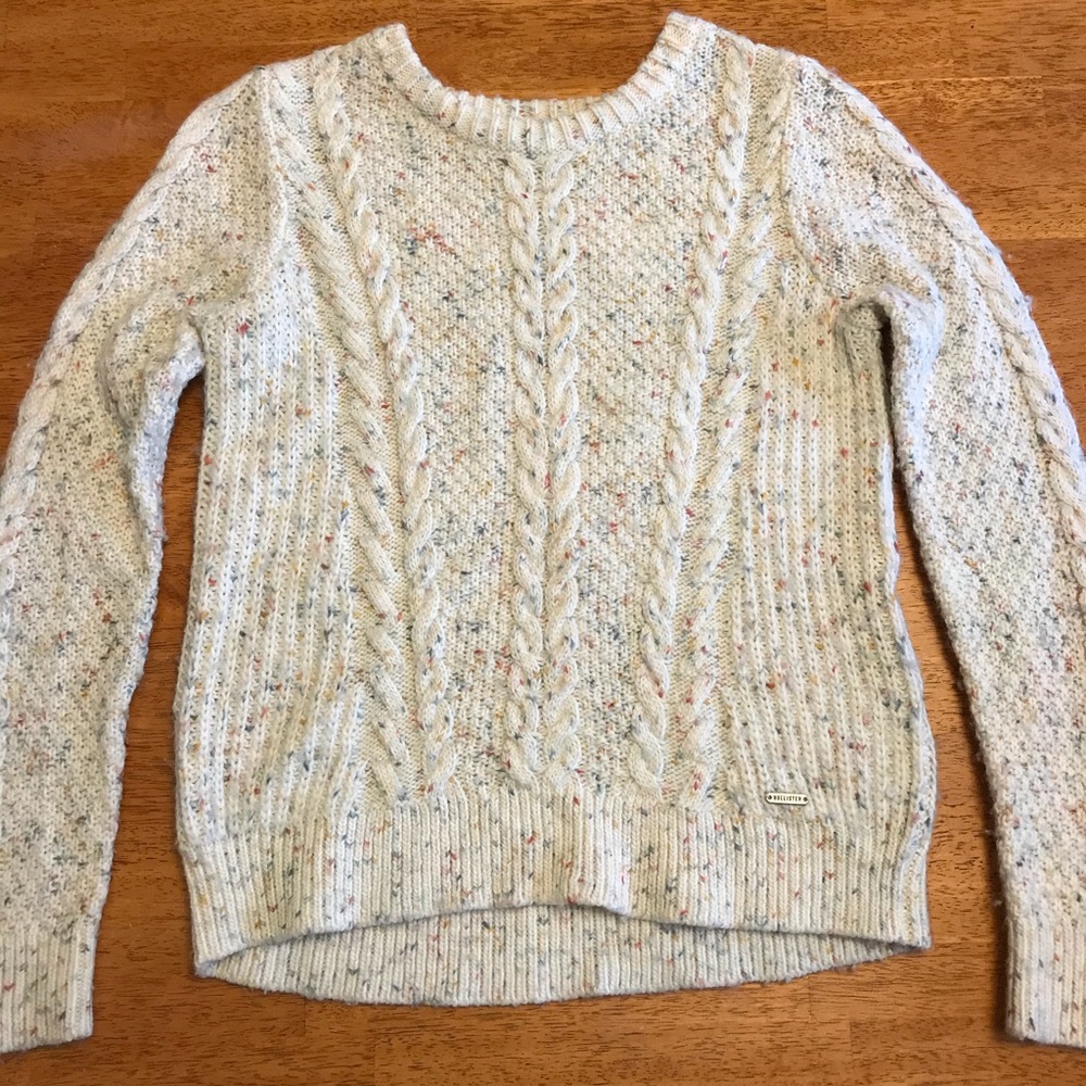 Hollister cream colored knitted sweater